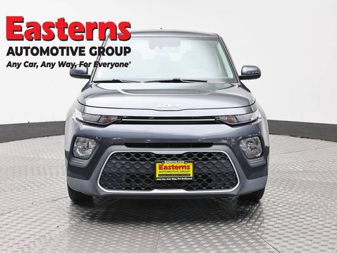 Used 2022 Kia Soul LX w/ Technology Package FWD image 2