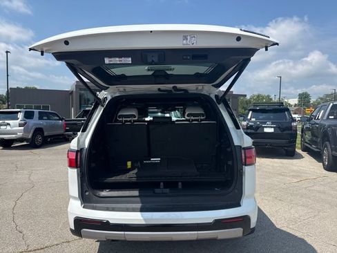 Used 2025 Toyota Sequoia Capstone w/ Tow Technology Package AWD/4WD image 9