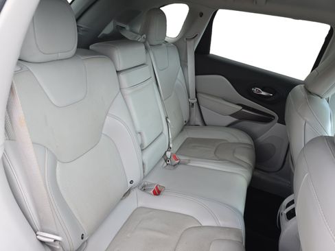 Used 2019 Jeep Cherokee Limited FWD image 18