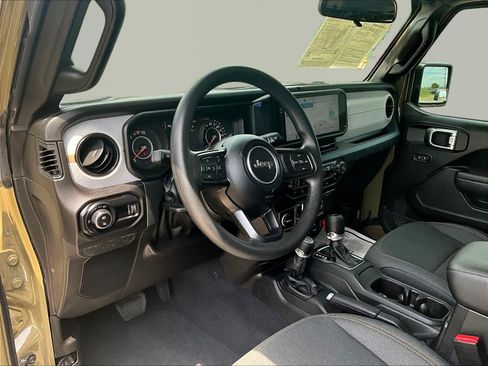 Used 2025 Jeep Gladiator Sport AWD/4WD image 19