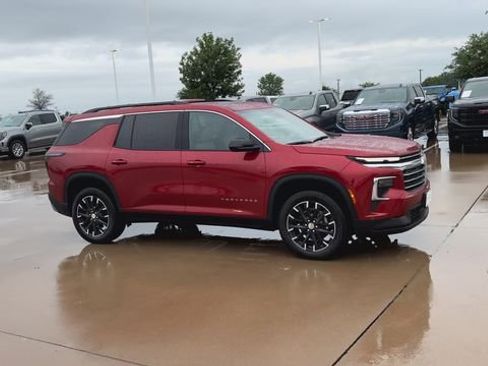 New 2026 Chevrolet Traverse LT w/ Sun and Wheel Package FWD image 5