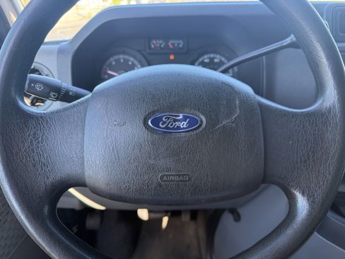 Used 2010 Ford E-250 and Econoline 250 image 17