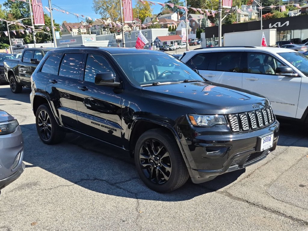Used 2020 Jeep Grand Cherokee Altitude AWD/4WD image 3