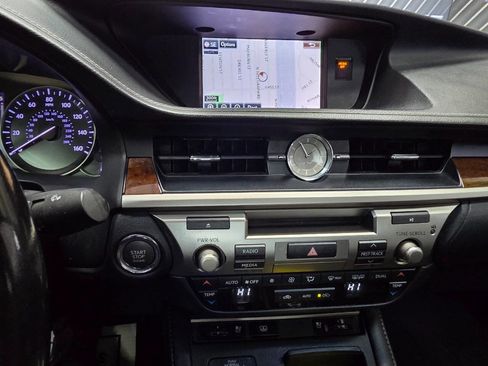 Used 2016 Lexus ES 350 w/ Luxury Package w/Wood Trim image 22