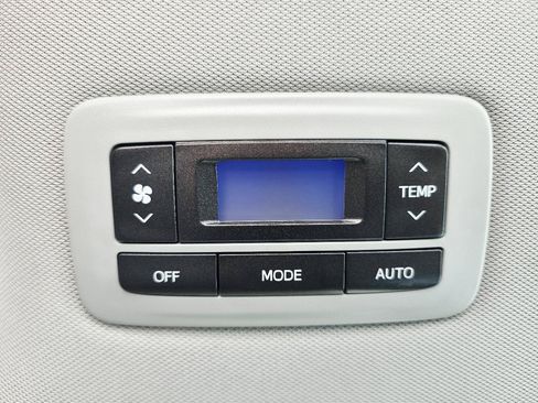 Used 2015 Toyota Sienna XLE FWD image 24