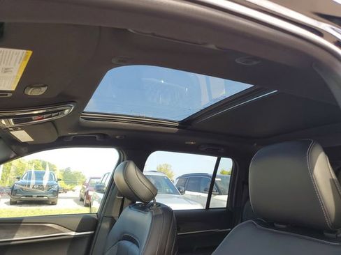 New 2025 Jeep Grand Cherokee Limited w/ Black Appearance Package image 14