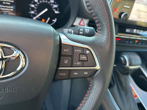 Certified 2023 Toyota Sienna XSE image 17