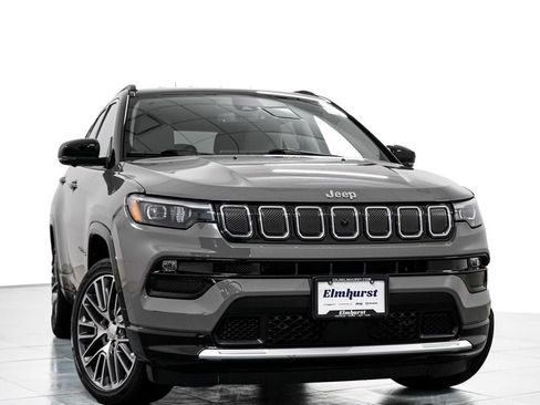 Used 2022 Jeep Compass Limited w/ Elite Group AWD/4WD image 3