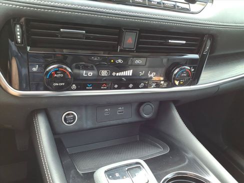 Used 2021 Nissan Rogue SL w/ Premium Package AWD/4WD image 18