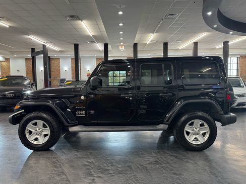 Used 2019 Jeep Wrangler Unlimited Sahara w/ Uconnect 4C Nav & Sound Group image 21