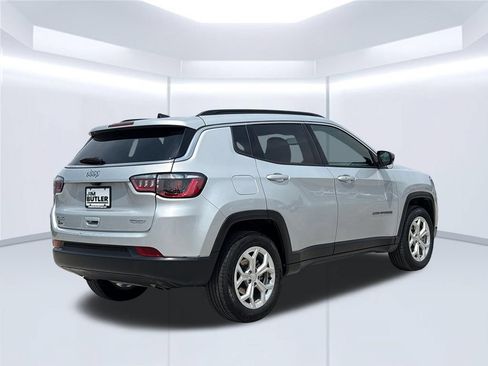 Used 2024 Jeep Compass Latitude AWD/4WD image 7