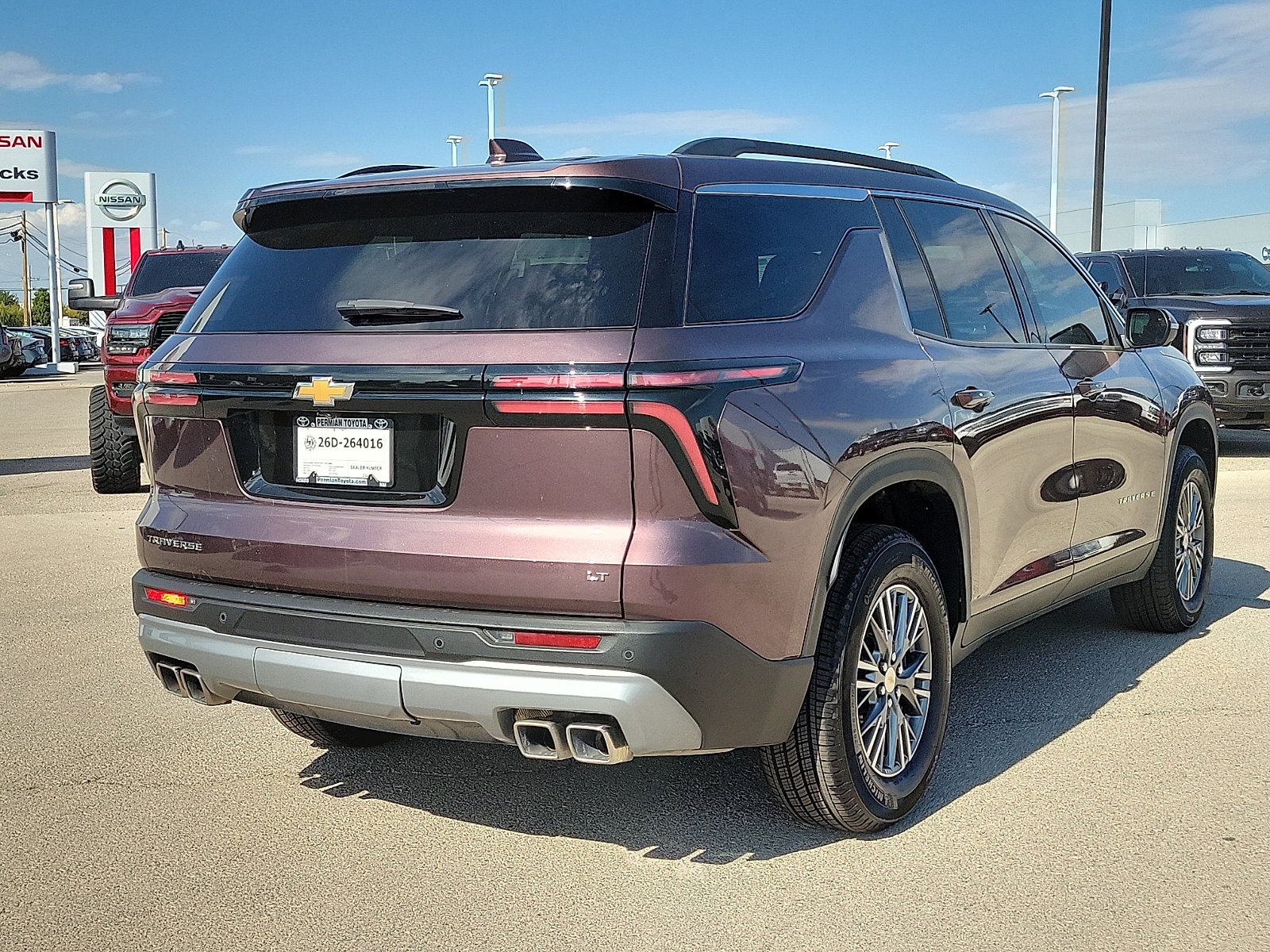 Used 2024 Chevrolet Traverse LT FWD image 4