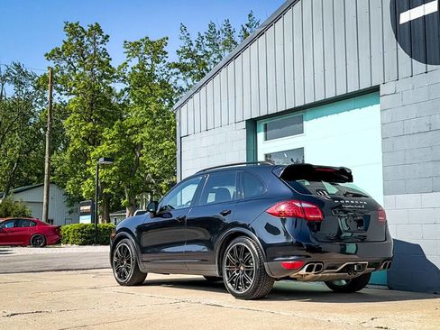 Used 2014 Porsche Cayenne Turbo S AWD/4WD image 4