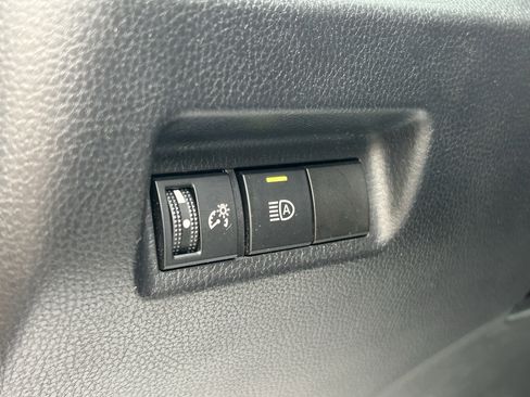 Used 2021 Toyota RAV4 LE AWD/4WD image 15