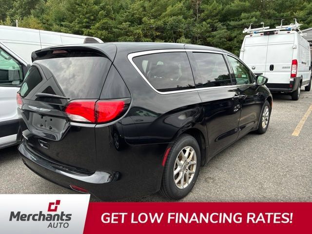 Used 2023 Chrysler Voyager LX FWD image 9
