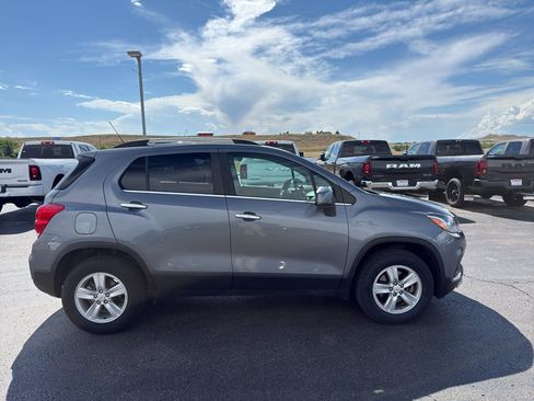 Used 2019 Chevrolet Trax LT w/ LT Convenience Package AWD/4WD image 4