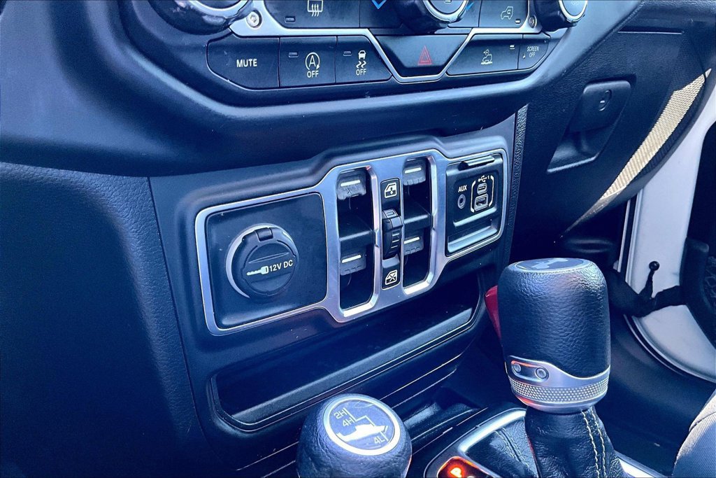 Used 2021 Jeep Wrangler Unlimited Sahara w/ Uconnect 4C Nav & Sound Group AWD/4WD image 32