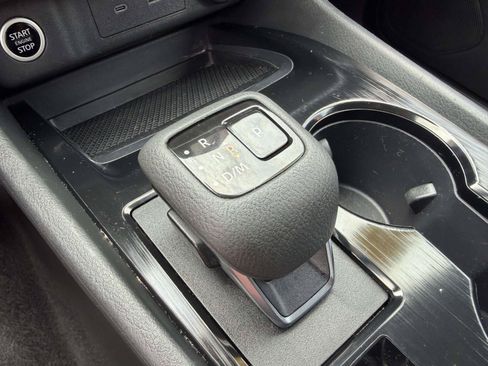 Used 2023 Nissan Rogue S FWD image 15