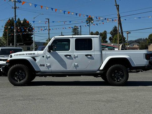 New 2025 Jeep Gladiator Sport AWD/4WD image 7