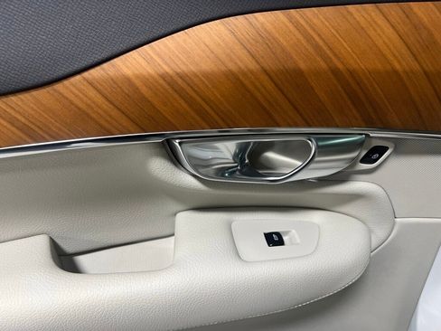 Used 2021 Volvo XC90 T6 Momentum w/ Climate Package image 24