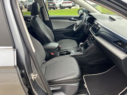 Certified 2022 Volkswagen Taos SE w/ Panoramic Sunroof Package image 29