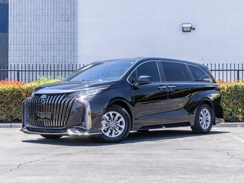 Used 2022 Toyota Sienna XLE AWD/4WD image 19