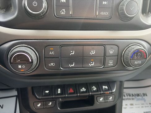 Used 2022 Chevrolet Colorado Z71 AWD/4WD image 24