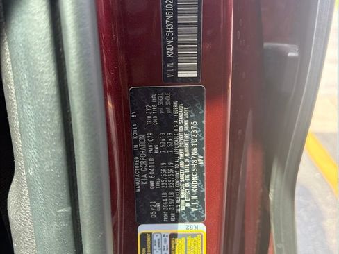 Used 2022 Kia Carnival EX FWD image 1