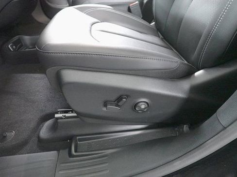 New 2026 Chrysler Pacifica Select image 11