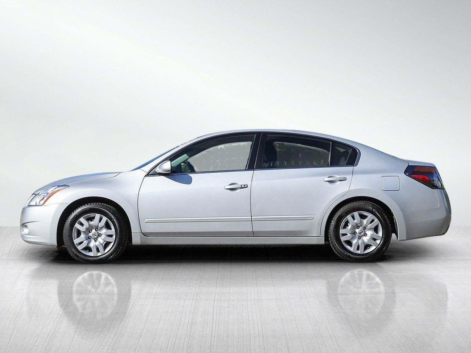 Used 2012 Nissan Altima 2.5 S FWD image 2