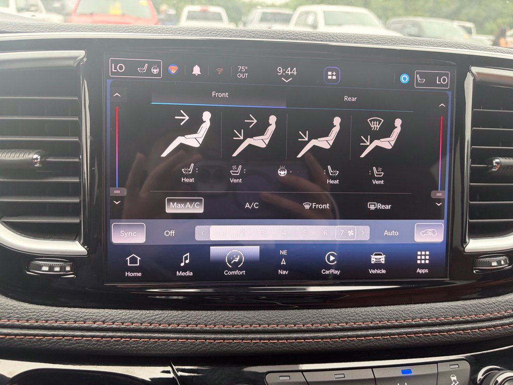 Used 2024 Chrysler Pacifica Pinnacle FWD image 31