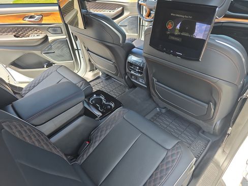 Used 2025 Jeep Grand Cherokee L Summit AWD/4WD image 11