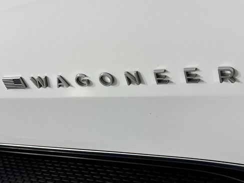 Used 2024 Jeep Wagoneer Series III AWD/4WD image 10