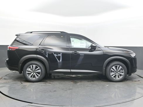New 2026 Nissan Pathfinder SL FWD image 8
