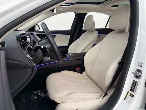 Used 2025 Mercedes-Benz E 350 4MATIC Sedan image 5