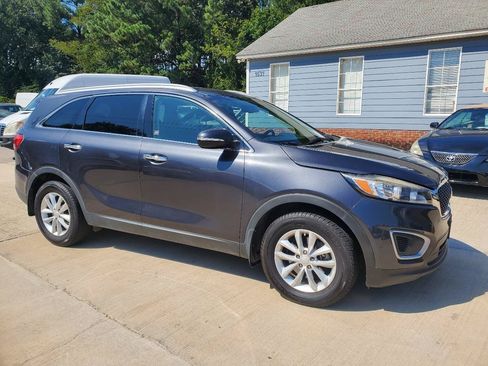 Used 2018 Kia Sorento FWD image 3