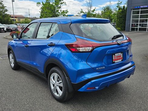 New 2025 Nissan Kicks Play S image 4