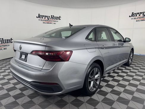 Used 2024 Volkswagen Jetta SE FWD image 7