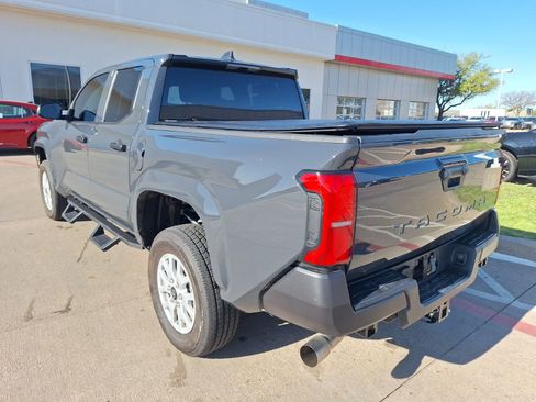 Used 2025 Toyota Tacoma SR image 4