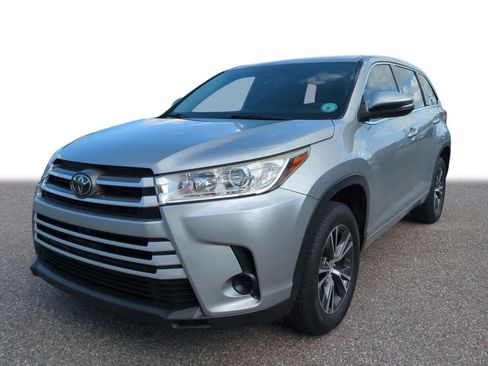 Certified 2018 Toyota Highlander LE FWD image 1