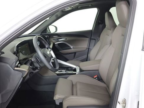 Certified 2025 Audi Q5 Prestige AWD/4WD image 12