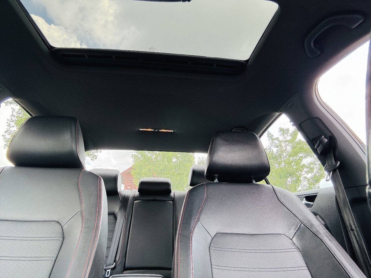 Used 2013 Volkswagen Jetta GLI Autobahn FWD image 23