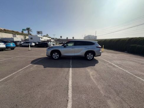 Used 2025 Toyota Highlander LE image 15
