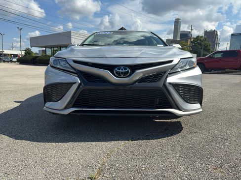 Used 2024 Toyota Camry XSE FWD image 3