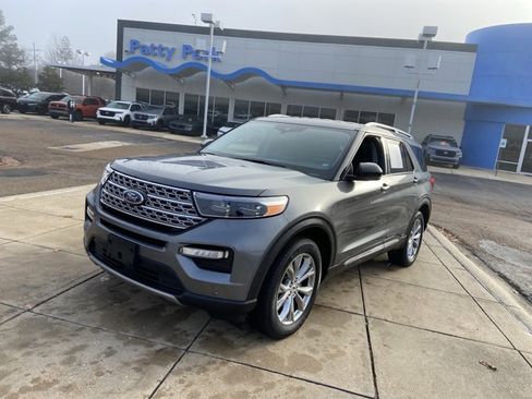 Used 2023 Ford Explorer Limited image 4