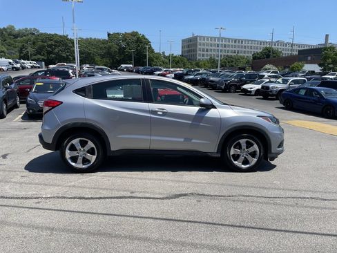 Used 2019 Honda HR-V LX image 7