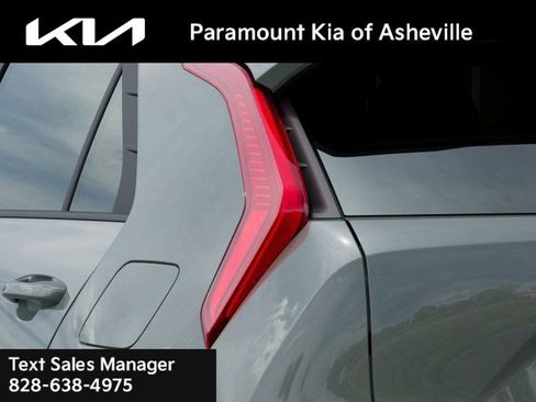 New 2025 Kia Niro EX Touring image 11