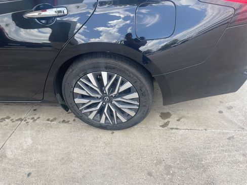 Used 2024 Nissan Altima 2.5 SV image 15