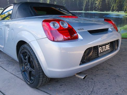 Used 2005 Toyota MR2 image 33