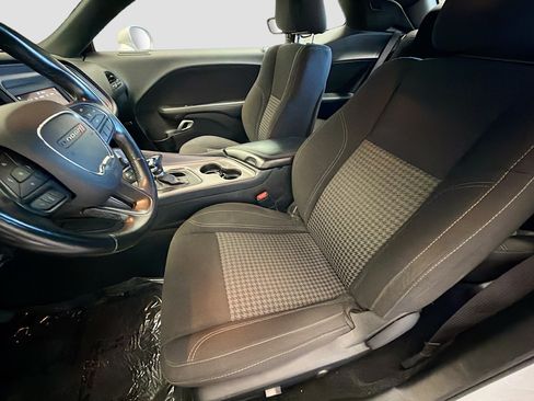 Used 2023 Dodge Challenger SXT RWD image 11